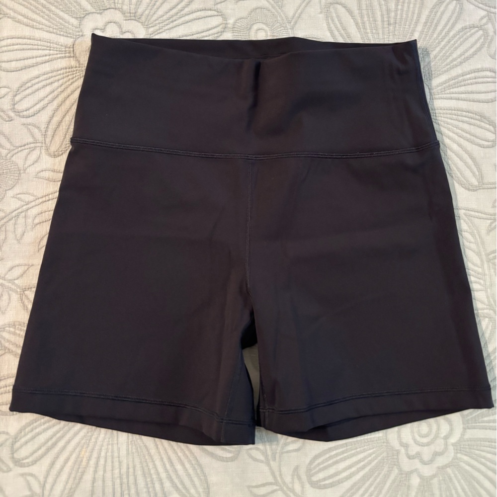 Aritzia Golden High-Waist 7-inch Shorts in Black